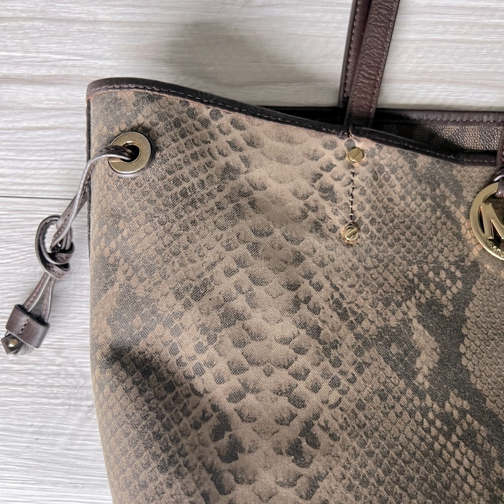 MICHAEL KORS jet set reversible brown logo snake print tote - Picture 13 of 16